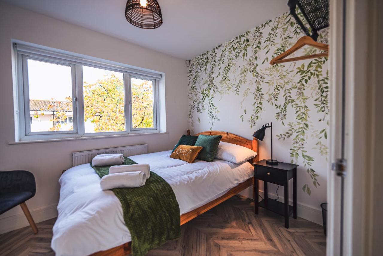Casa de férias Luxurious 3 Bed Home, Free Parking Manchester