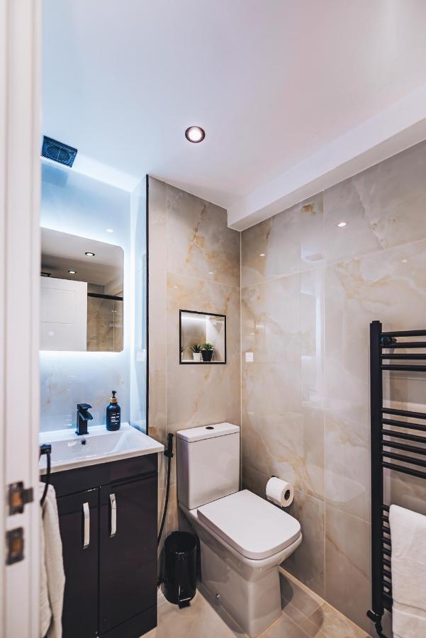 Casa de férias Luxurious 3 Bed Home, Free Parking