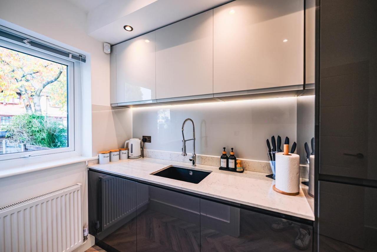 Casa de férias Luxurious 3 Bed Home, Free Parking Manchester